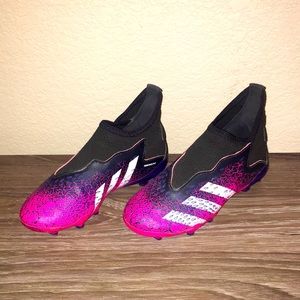 Kids Adidas predator demon scale athletic cleats size 11 1/2 K